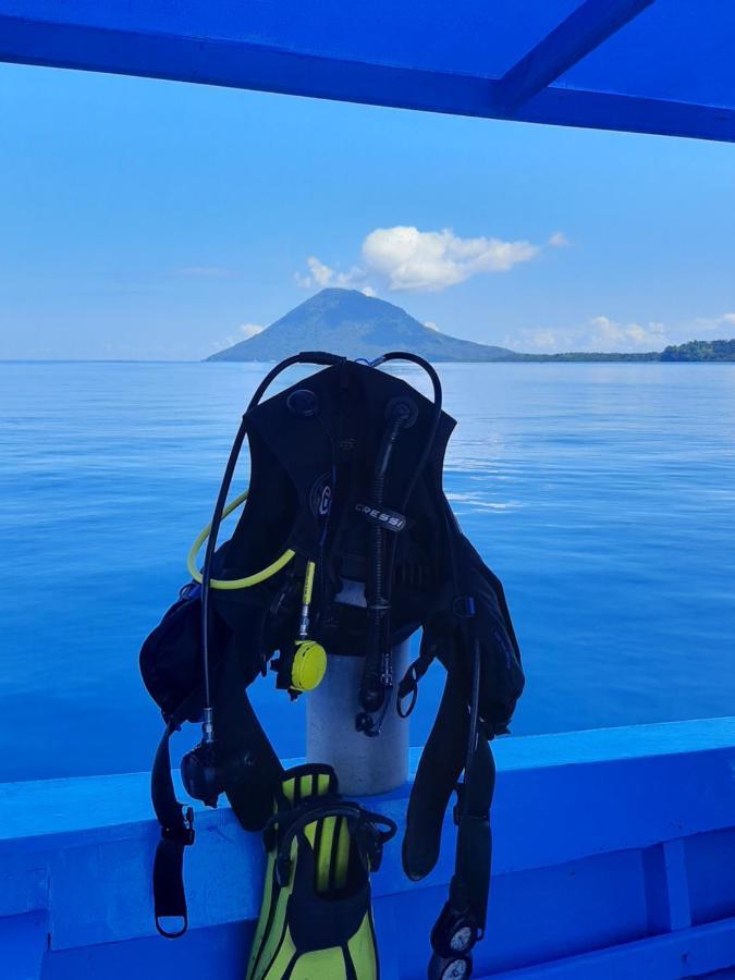 Blue Shark Divers Бунакен Екстер'єр фото