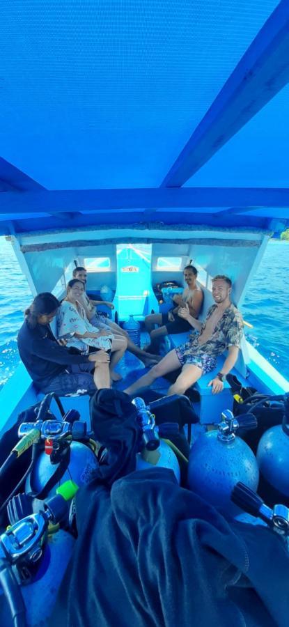 Blue Shark Divers Бунакен Екстер'єр фото